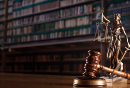 AYM, TMK’nın  187.Maddesinde Yer Alan ve Kadının Evlenince Kocasının Soyadını Alacağına Dair Hükümleri Eşitlik İlkesine Aykırı Bularak İptal Etti